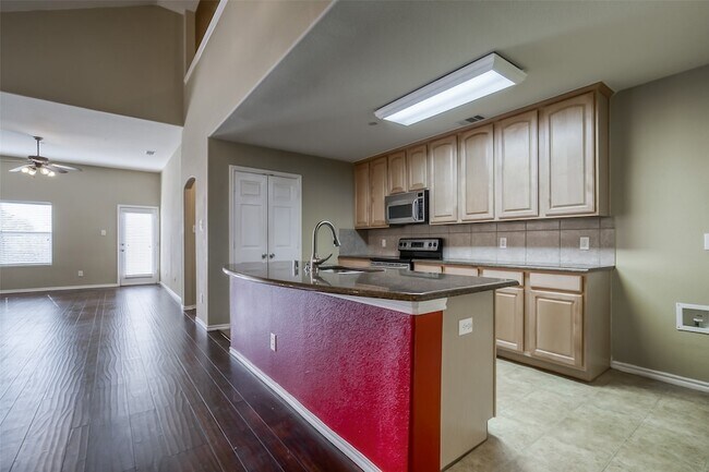 Building Photo - 10091 Summit Run Dr