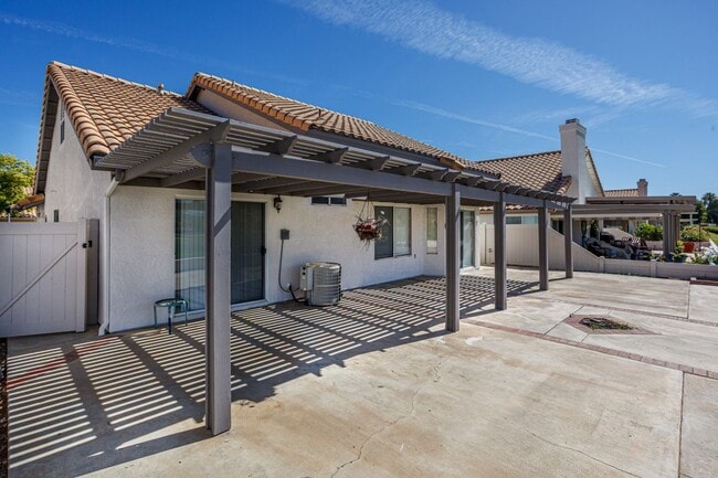 Building Photo - 5168 W Pinehurst Dr