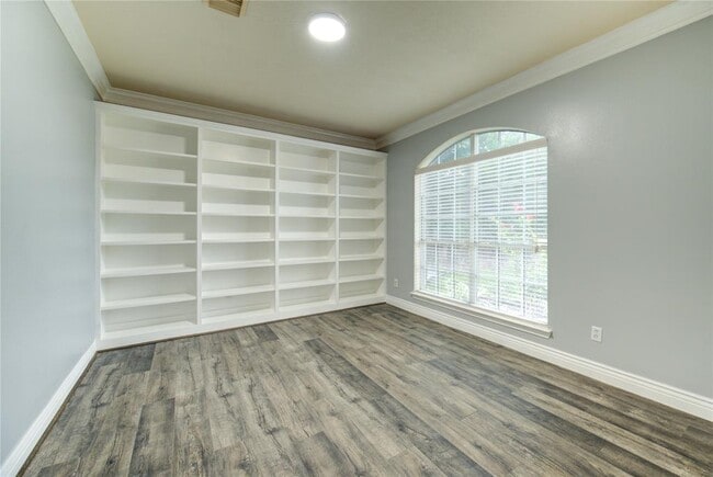 Building Photo - 5002 Laura Lee Ln