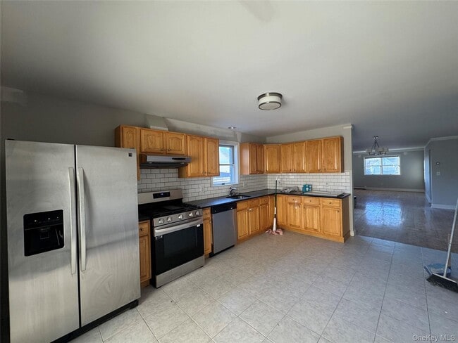 Building Photo - 1112 Mile Square Rd