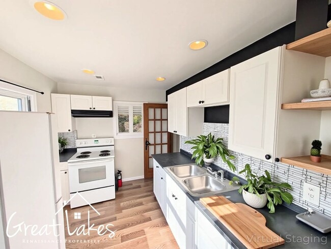 Building Photo - Beautiful 2 Bedroom 1 Bathroom now availab...