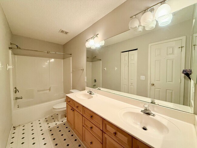 Building Photo - 5731 Cougar Ln