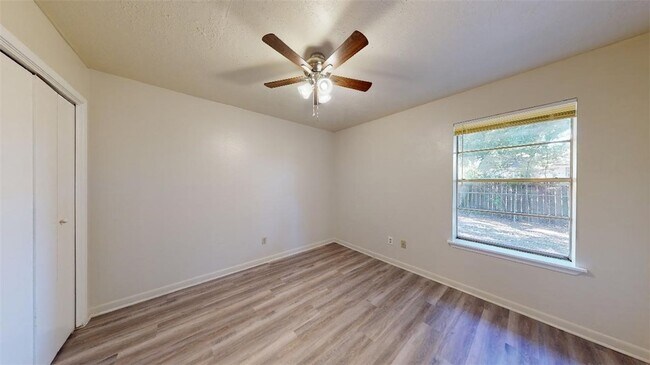 Building Photo - 916 Navarro Dr