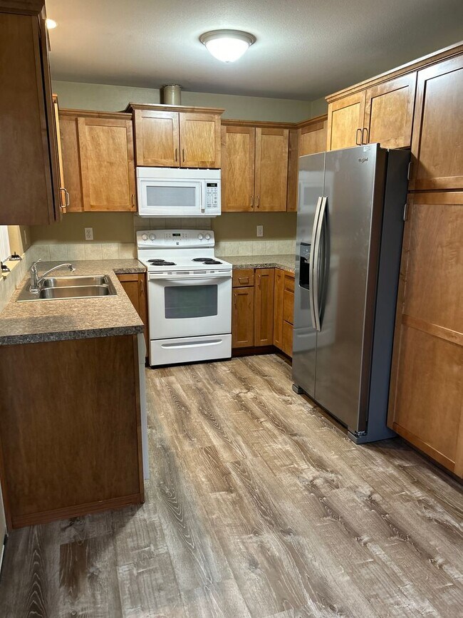 Building Photo - Townhouse for Rent in North Spokane