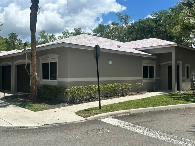 Building Photo - 220 Crestwood Cir