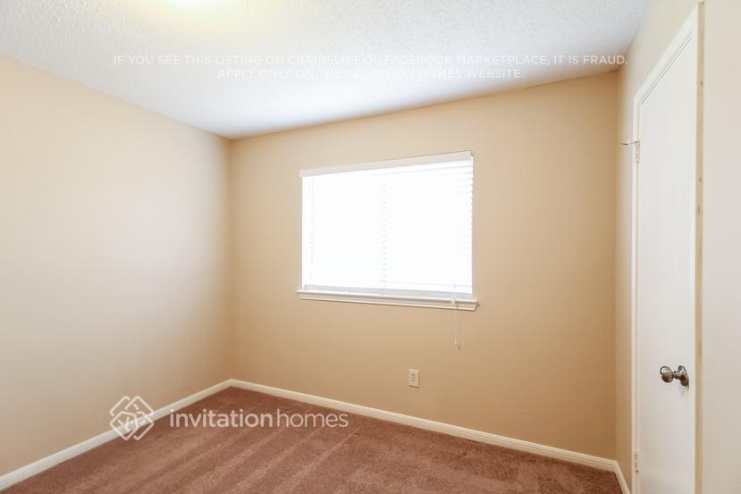 Building Photo - 301 Overland Dr