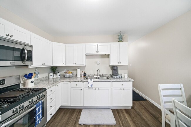 Building Photo - 615 Pine St