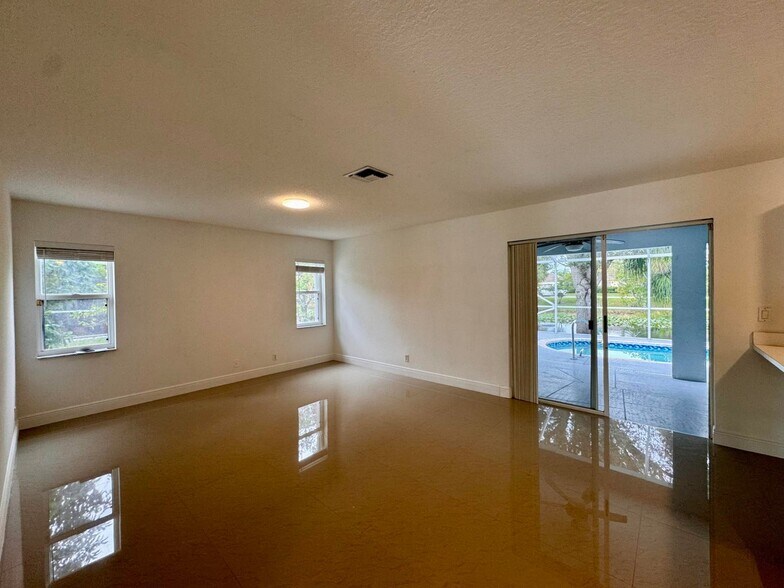 Building Photo - 1132 Hatteras Cir