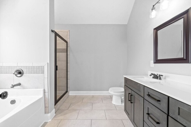 Building Photo - Pet Friendly Three Bedroom with Bonus!