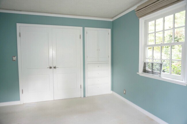 Building Photo - Gorgeous Dream Home in the Southwest Hills! Your Pacific Northwest Oasis Awaits!
