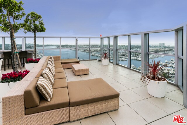 Building Photo - 13700 Marina Pointe Dr