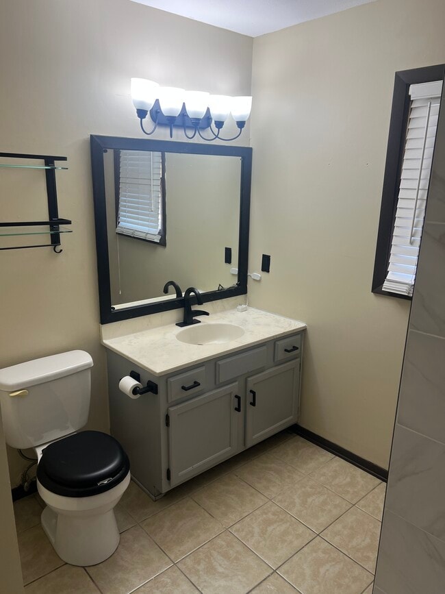 Building Photo - Longfellow