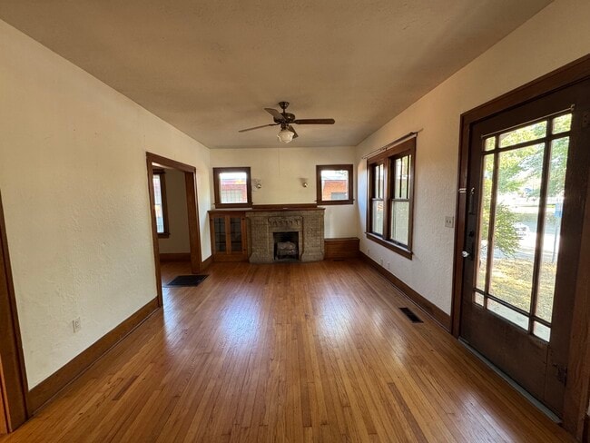 Building Photo - 512 S Crawford Ave