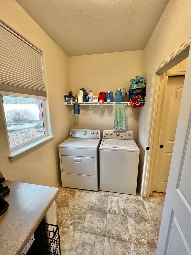 Building Photo - Spacious 4 Bed, 2 1/2 Bath House in Berthoud!
