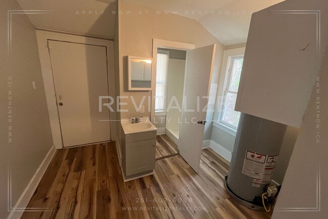 Building Photo - Beautiful Renovated 3 Bedroom/2 Bathroom H...