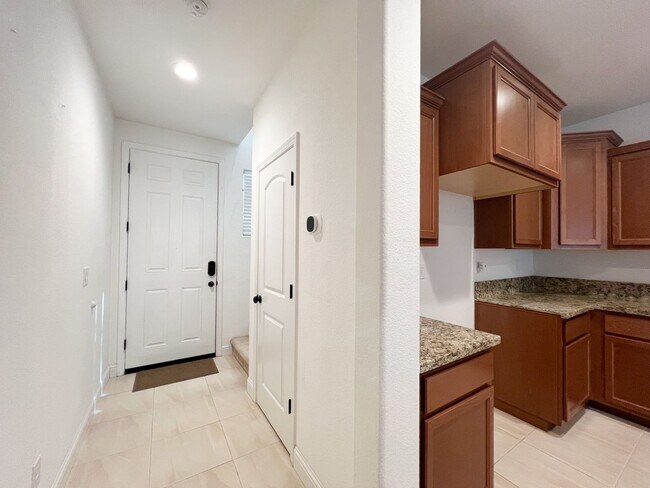 Building Photo - Spacious 4 Bd 3 Bath Home in Elk Grove