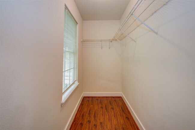 Building Photo - 15850 E Park Ct