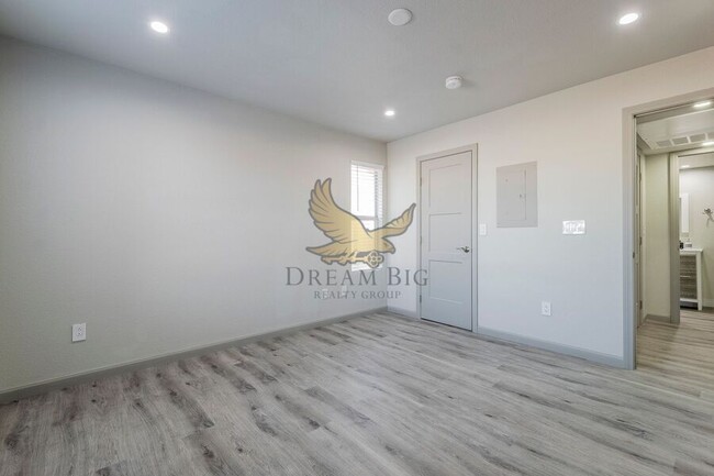 Building Photo - 8101 W Flamingo Rd