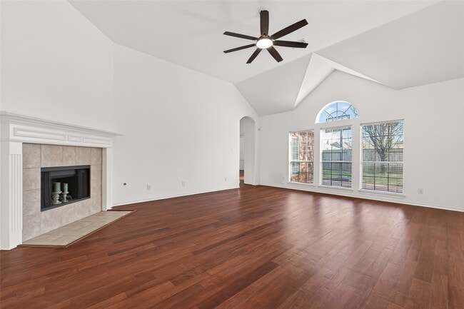 Building Photo - 1015 Longdraw Dr