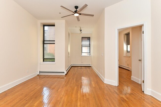 Building Photo - 1115 Willow Ave