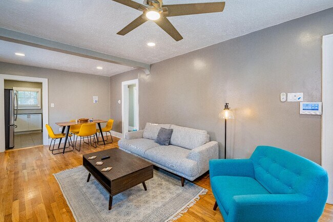 Building Photo - 722 Marquette Ave NW