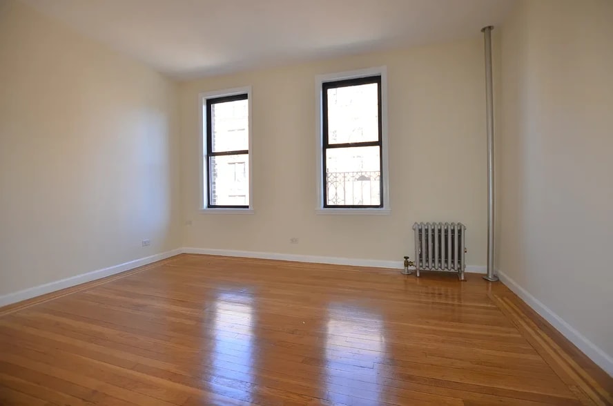 Building Photo - 121 E 38th St