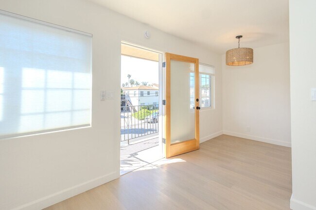 Building Photo - Showing on 5/31 at NOON! Stylishly Remodeled 1-Bed/1-Bath Gem in Crown Point / Pacific Beach. Onl...