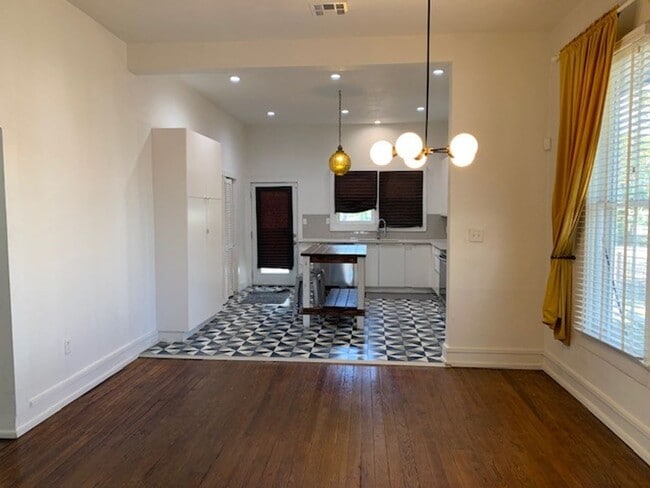 Building Photo - Fully Restored 2BR Classic Near Downtown Dignowity Hill