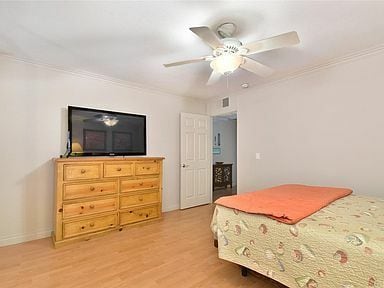 Building Photo - 7204 Marina Pacifica Dr S