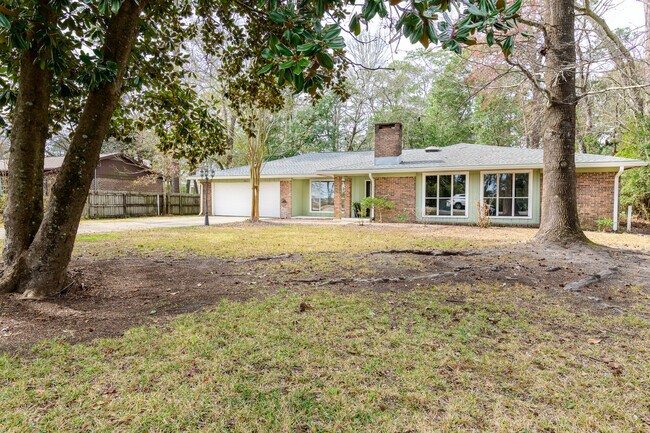 Building Photo - 1688 Vine Ave