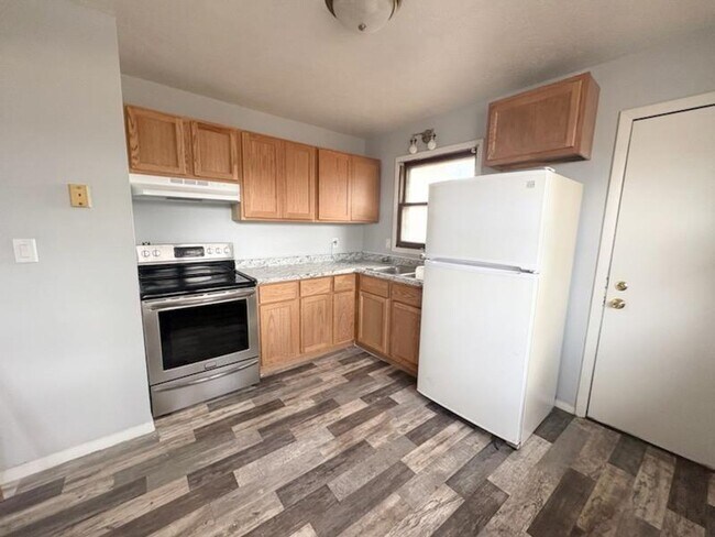 Building Photo - 606 N Mason St