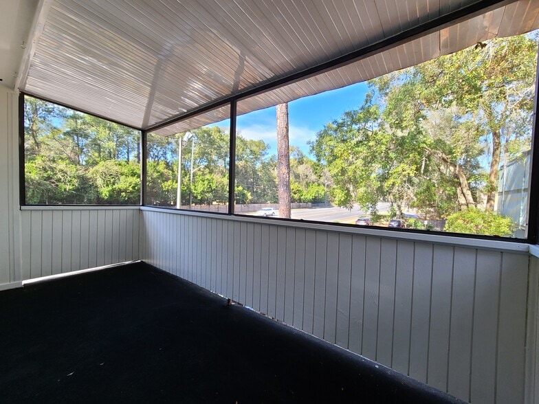 Building Photo - 701 SW 75th St