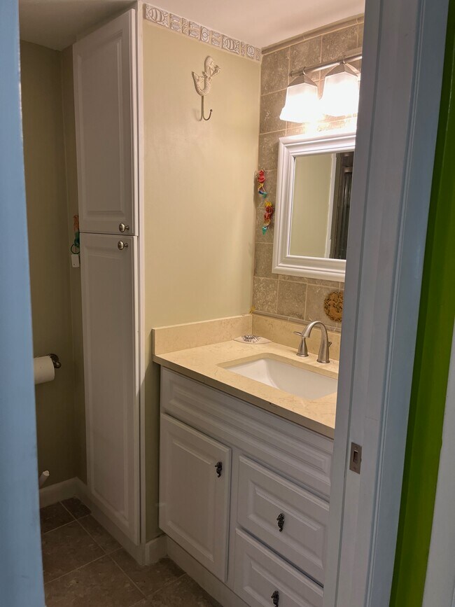 bathroom - 10 Lemoyne Ave