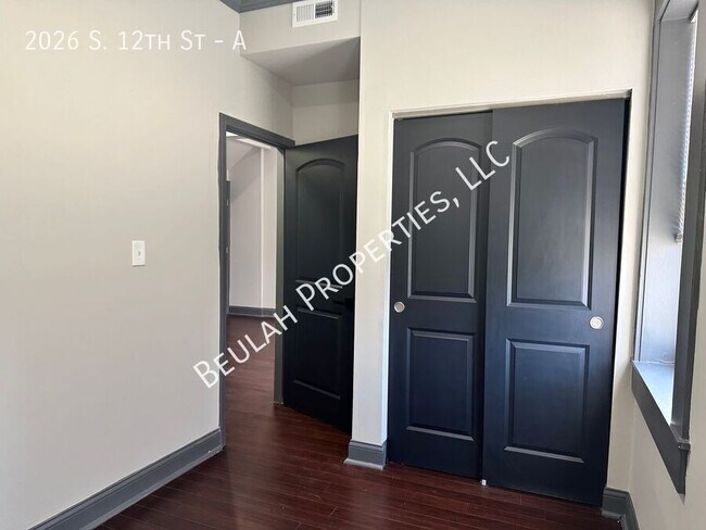 Building Photo - Walkable Soulard 2bd/2ba Townhouse