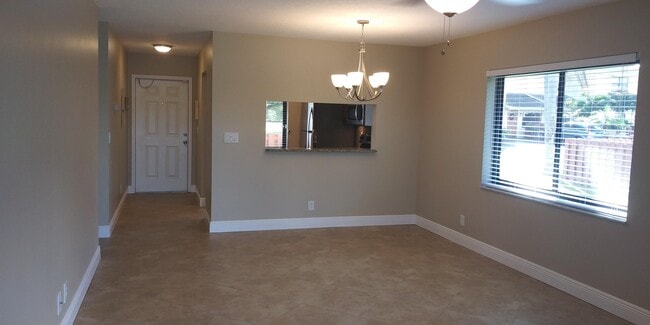 Building Photo - 5327 Tennis Ln