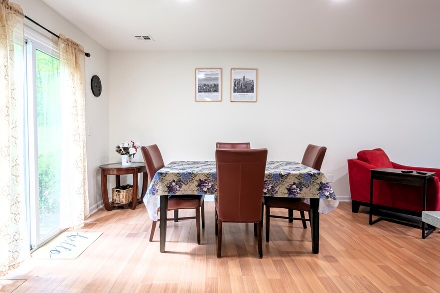 Dining - 5 Beaver Brook Dr