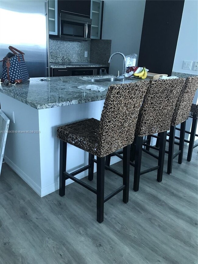 Building Photo - 950 Brickell Bay Dr
