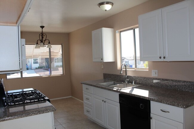 Building Photo - 55+ Senior Community 2Bed/1Bath in Costa Serena Oceanside~ Mira Pacific