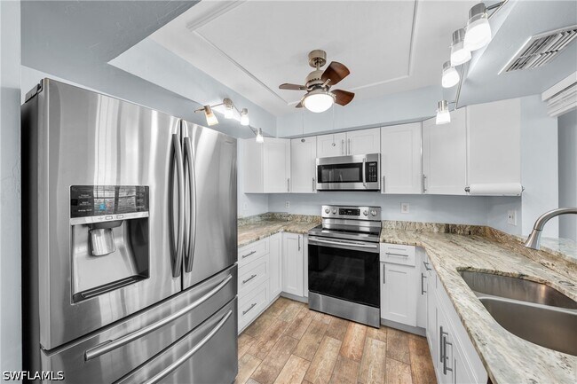 Building Photo - 28260 Pine Haven Way
