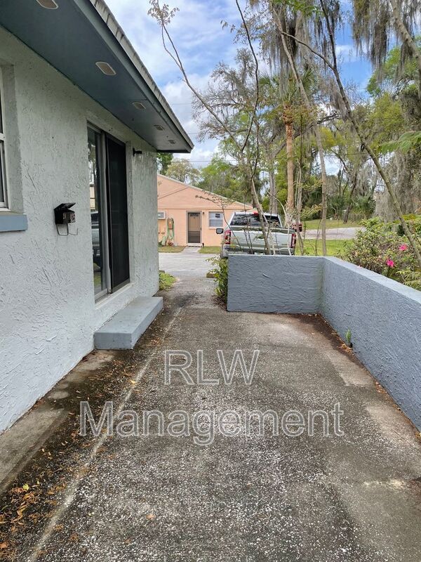 Building Photo - 425 S Seminole Ave