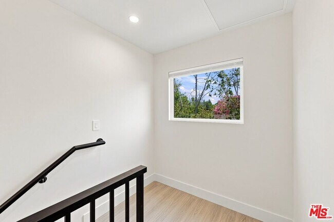 Building Photo - 20212 W Gault St