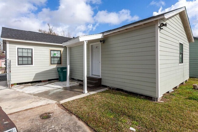Building Photo - 2255 Earl St
