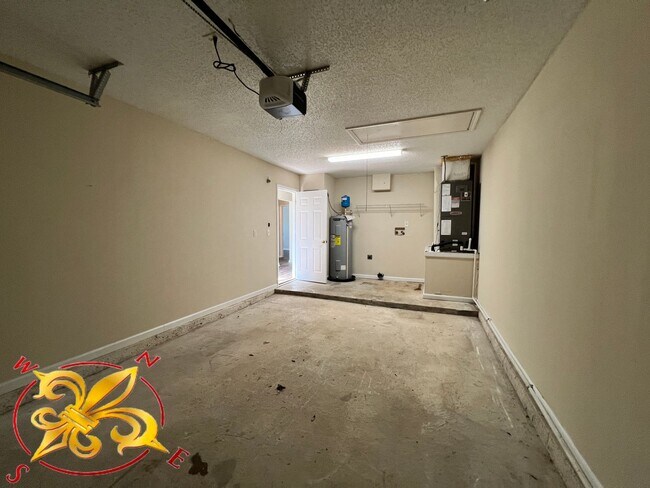 Building Photo - $1595 3/2 - K- Section Great Location Off ...