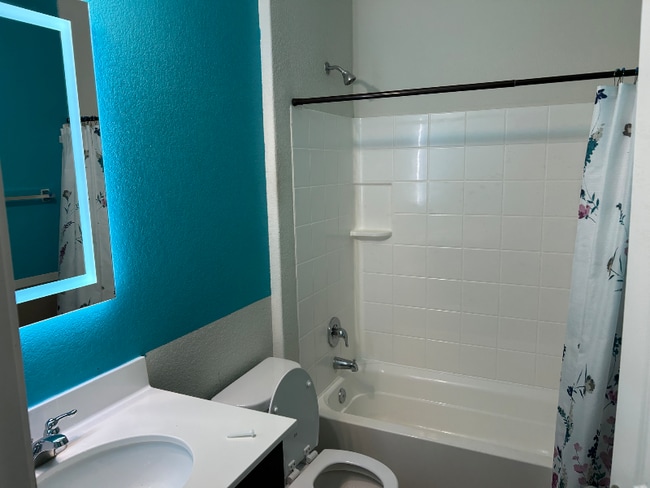 Building Photo - 280 La Dera Dr