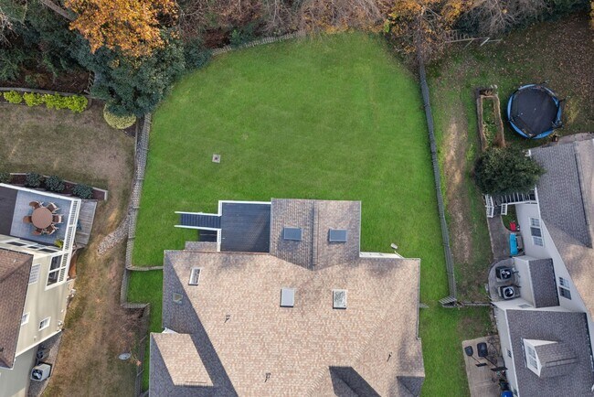 Building Photo - 4 Bed | 2.5 Bath House with Garage