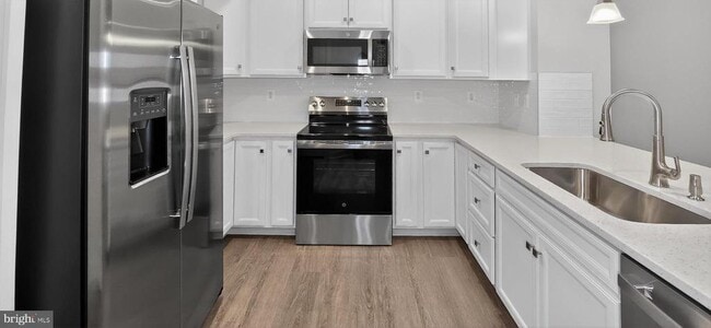 Building Photo - 2542 VERONA Pl