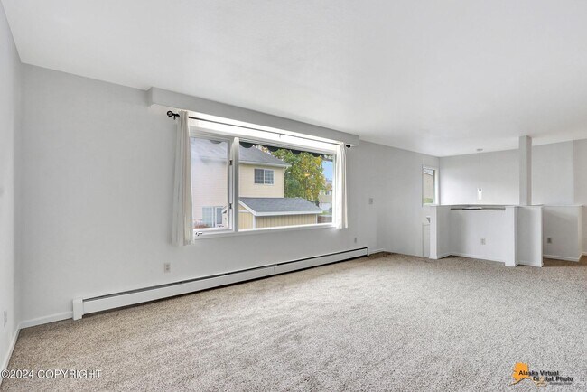 Building Photo - The Single-Family Alternative: 4BD/2BA Triplex Unit with Modern Comforts