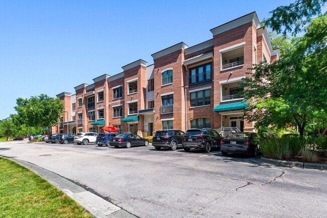 Building Photo - AVAILABLE NOW! $200 off 1st month's rent!! Gorgeous 1 bedroom, 1 bath condo in The Landing at Sou...