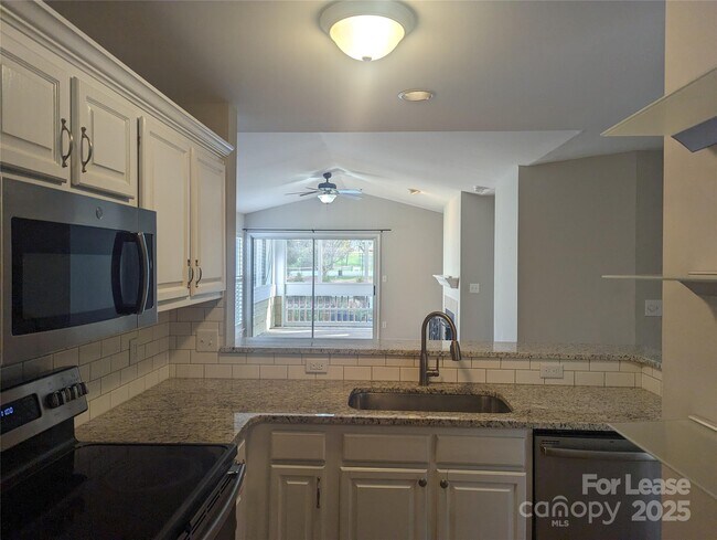 Building Photo - 761 Southwest Dr
