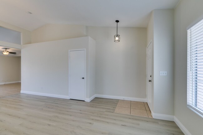 Building Photo - Gorgeous one story 3 bedroom 2 Bathroom Ho...